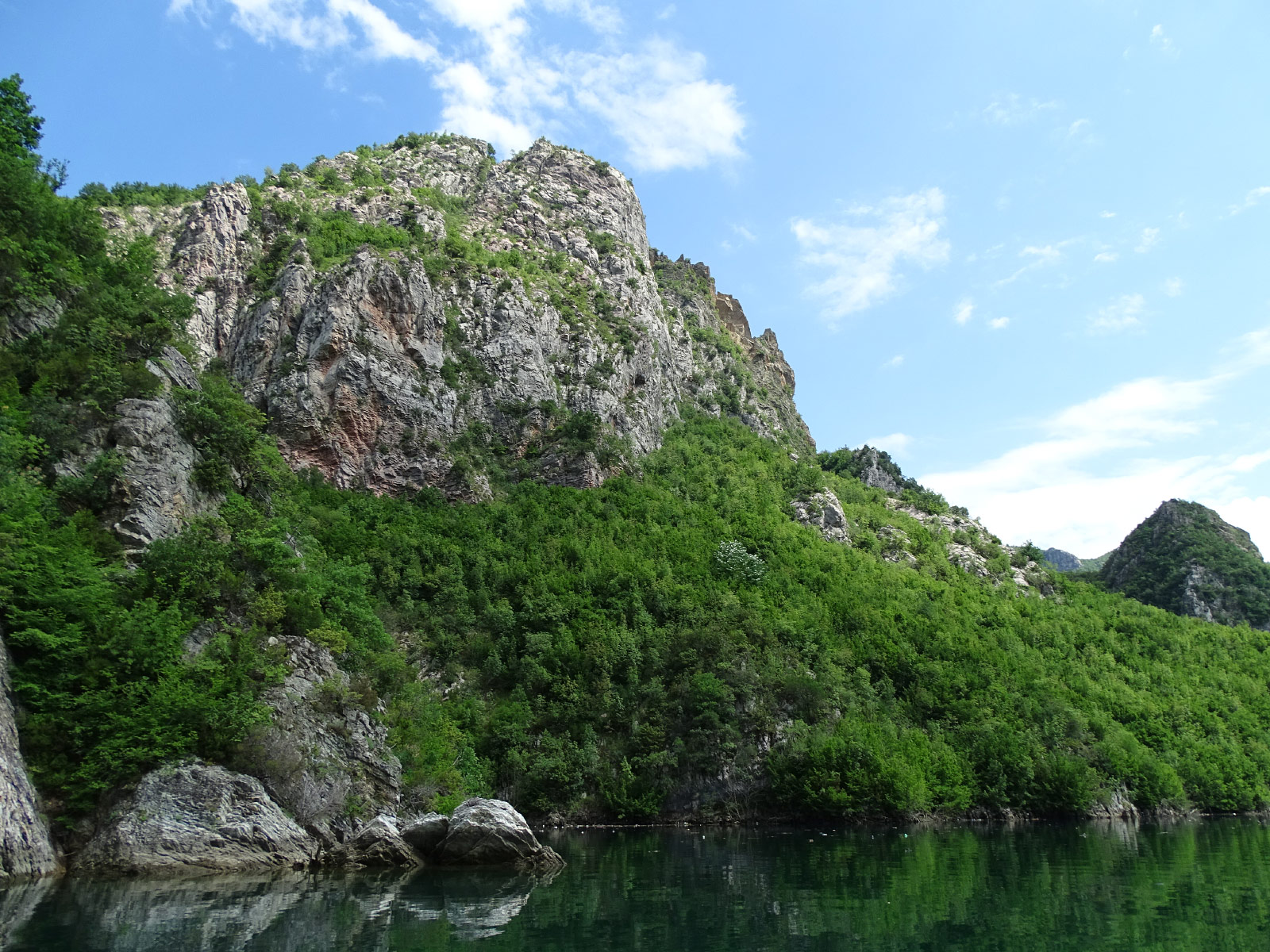 Komani Port (Photo license: CC BY 2.0)